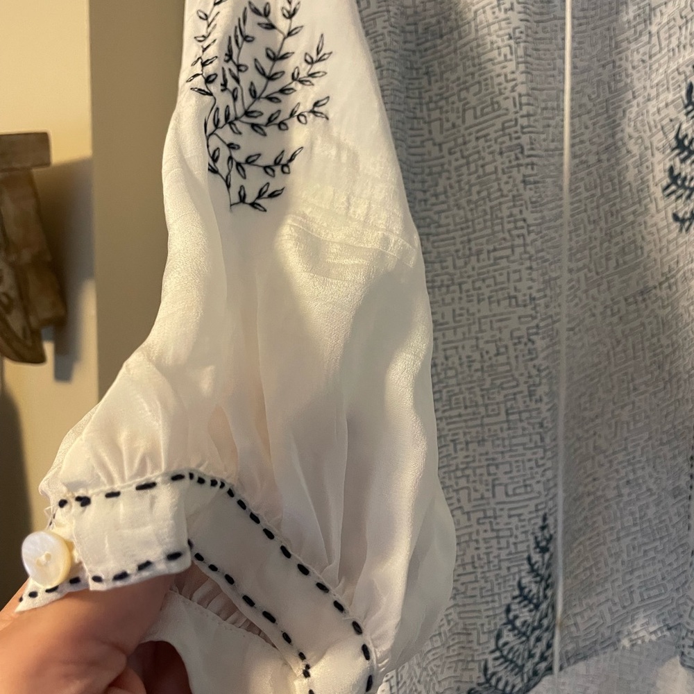 Benares Boho Embroidered Peasant Top. NWOT - Picture 4 of 5
